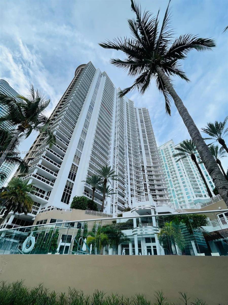 901 Brickell Key BlvdMiami - Condo/Co-Op/Annual,Condo condo unit 1609 - picture