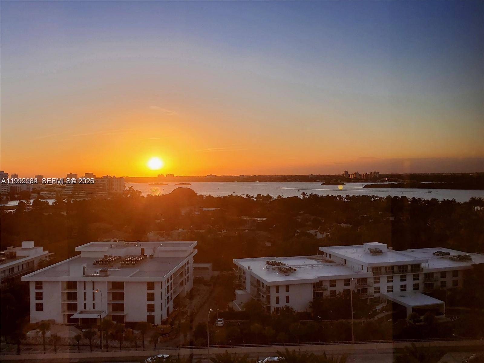 10275 Collins AveBal Harbour - Condo/Co-Op/Annual,Condo condo unit 523 - picture