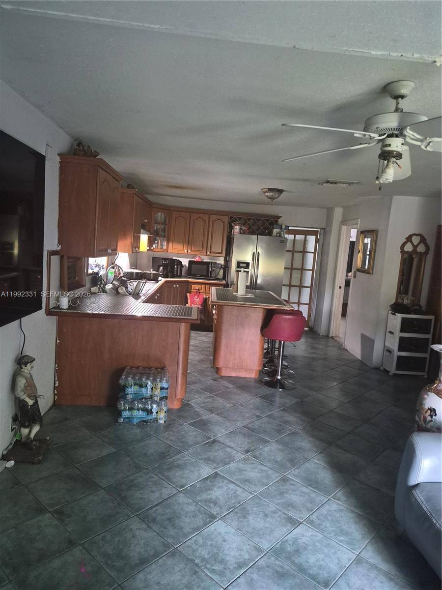 399 NW 98th StMiami - picture