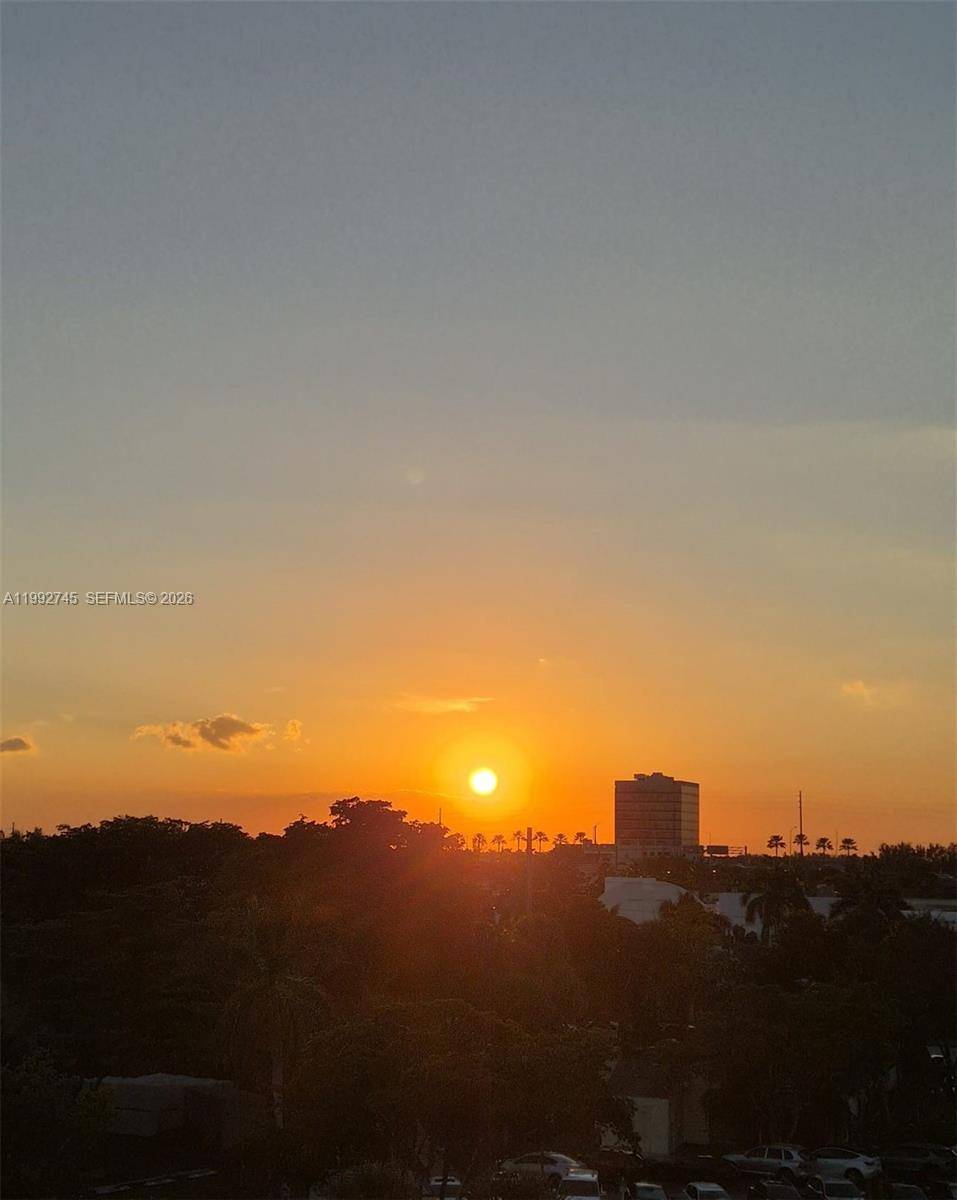 20400 W Country Club DrAventura - Condo 5+ Stories,Condo condo unit 605 - picture