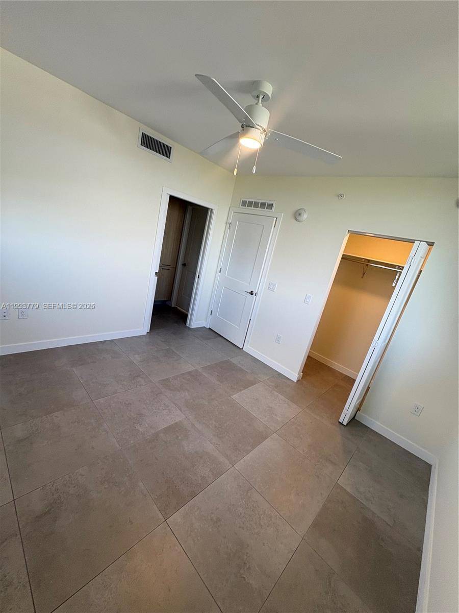 16395 Biscayne BlvdNorth Miami Beach - Apartments-Annual,Multi Family condo unit 2010 - picture