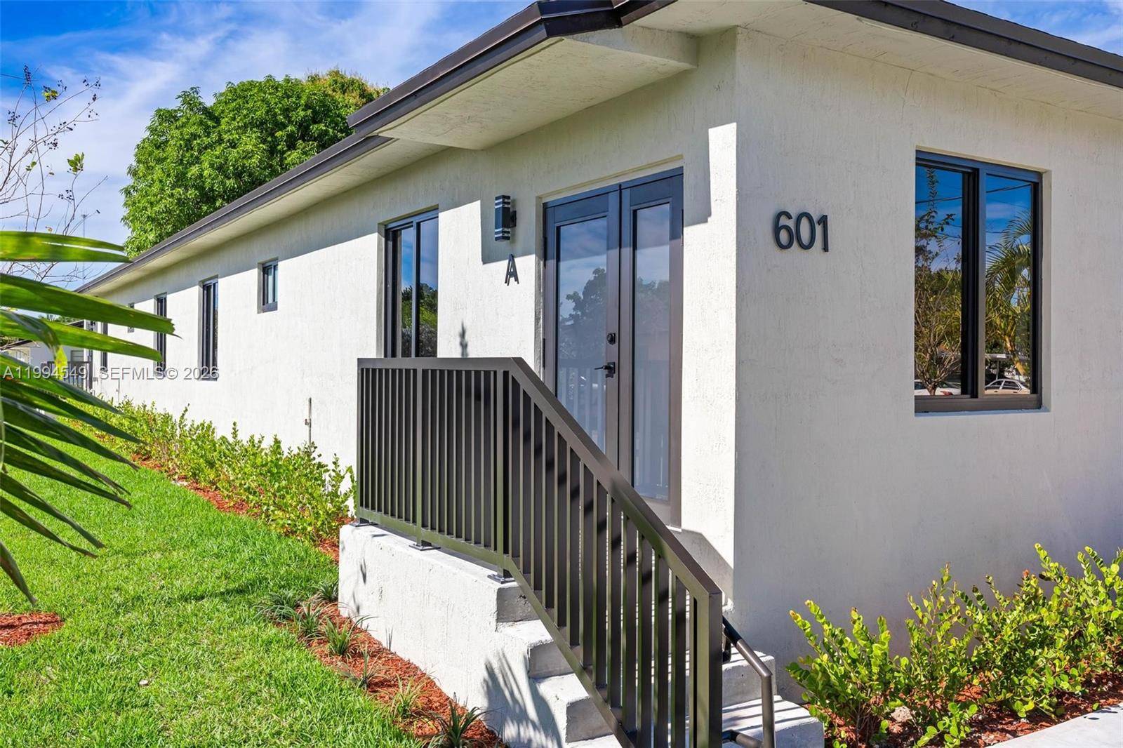 601 NW 3rd AveHallandale Beach - Duplex/Tri/Quad-Seasonal,Multi Family condo unit A - picture