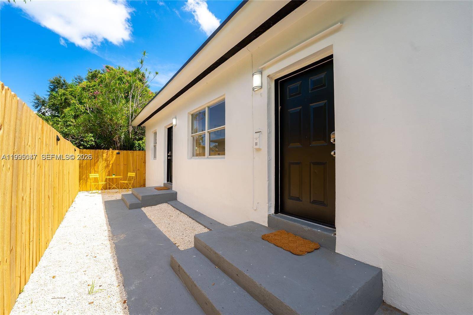 7031 NW 6th CtMiami - picture