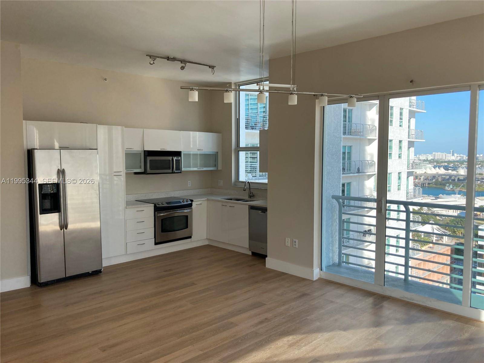 133 NE 2nd AveMiami - Condo/Co-Op/Annual,Condo condo unit 2112 - picture