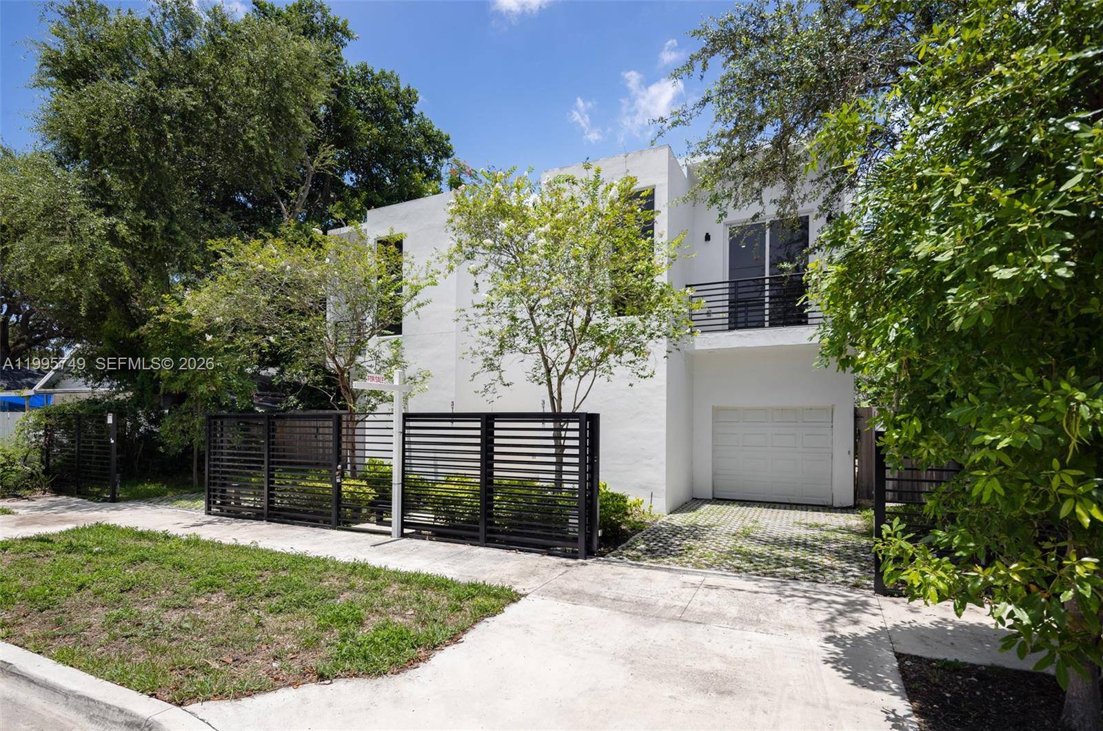 3162 Plaza StCoconut Grove - picture