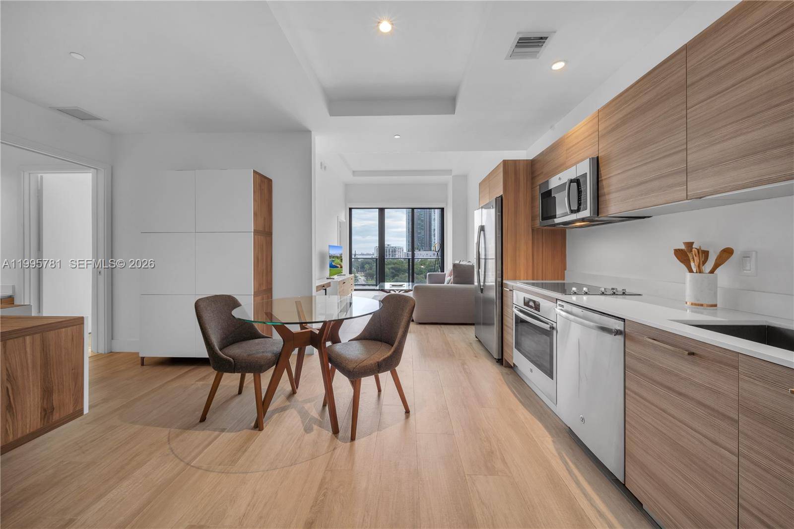 121 NE 34th StMiami - Condo 5+ Stories,Condo condo unit L606 - picture