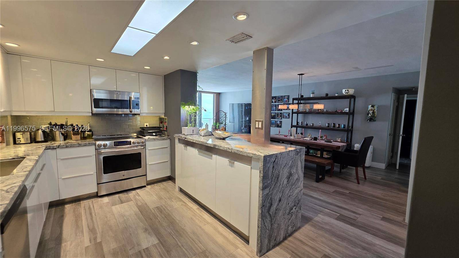 5825 Collins AveMiami Beach - Condo/Co-Op/Annual,Condo condo unit 8J - picture