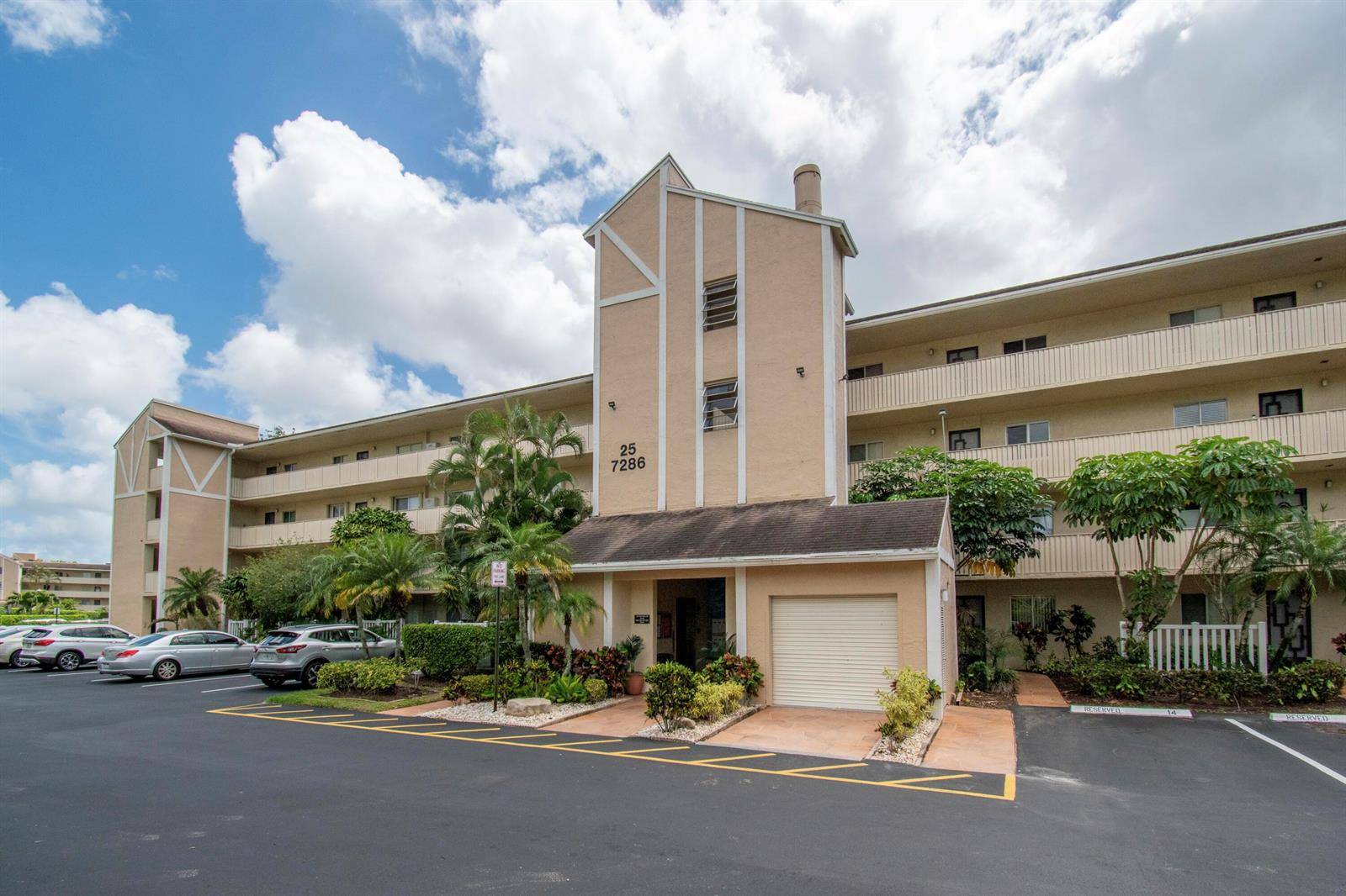 7286 HuntingtonDelray Beach - HUNTINGTON LAKES SEC THREE,Huntington Lakes condo unit 408 - picture