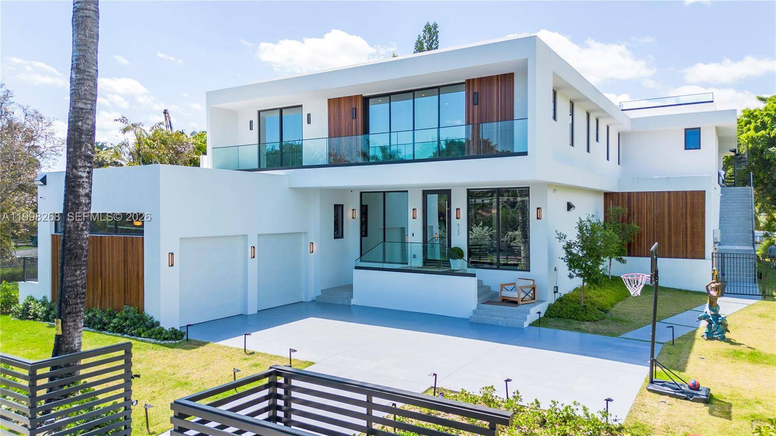 922 NE 78th StMiami - picture