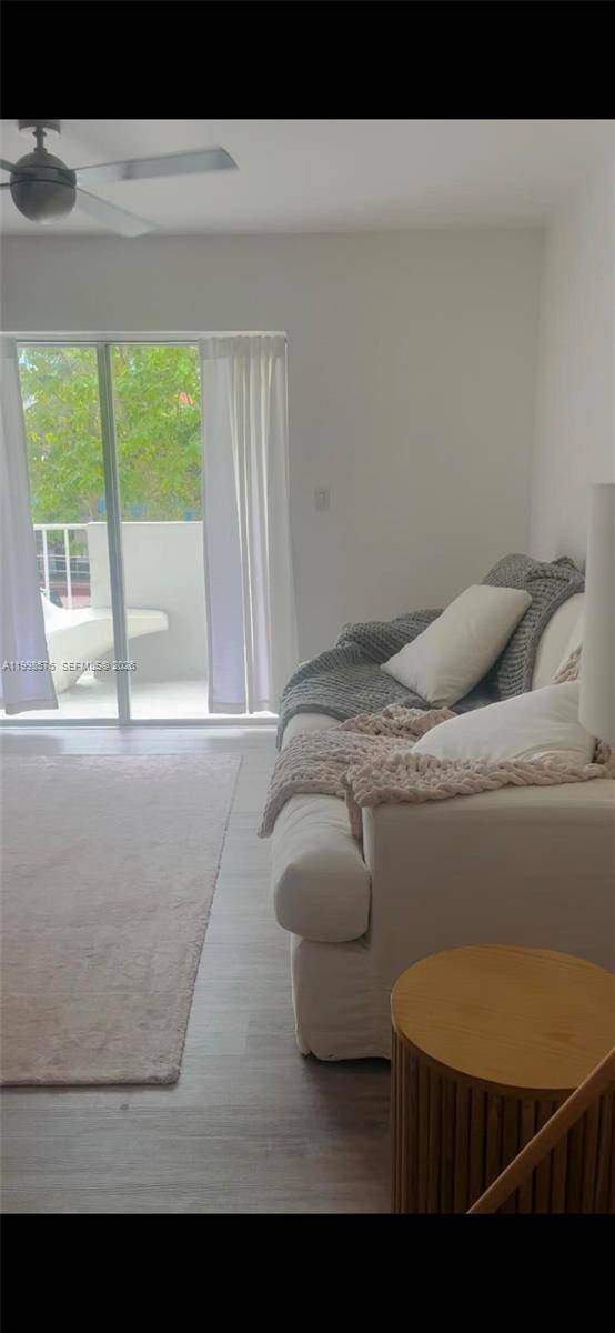 240 Collins AveMiami Beach - picture