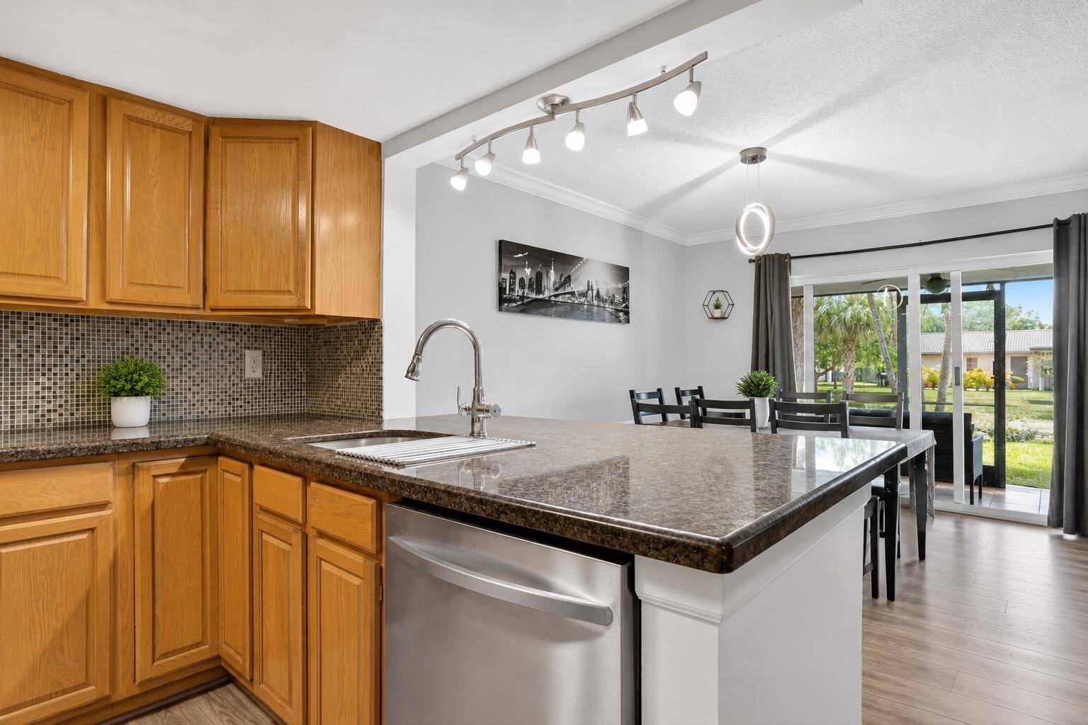 9050 NW 28thCoral Springs - COUNTRY VILLAGE CONDO condo unit 123 - picture