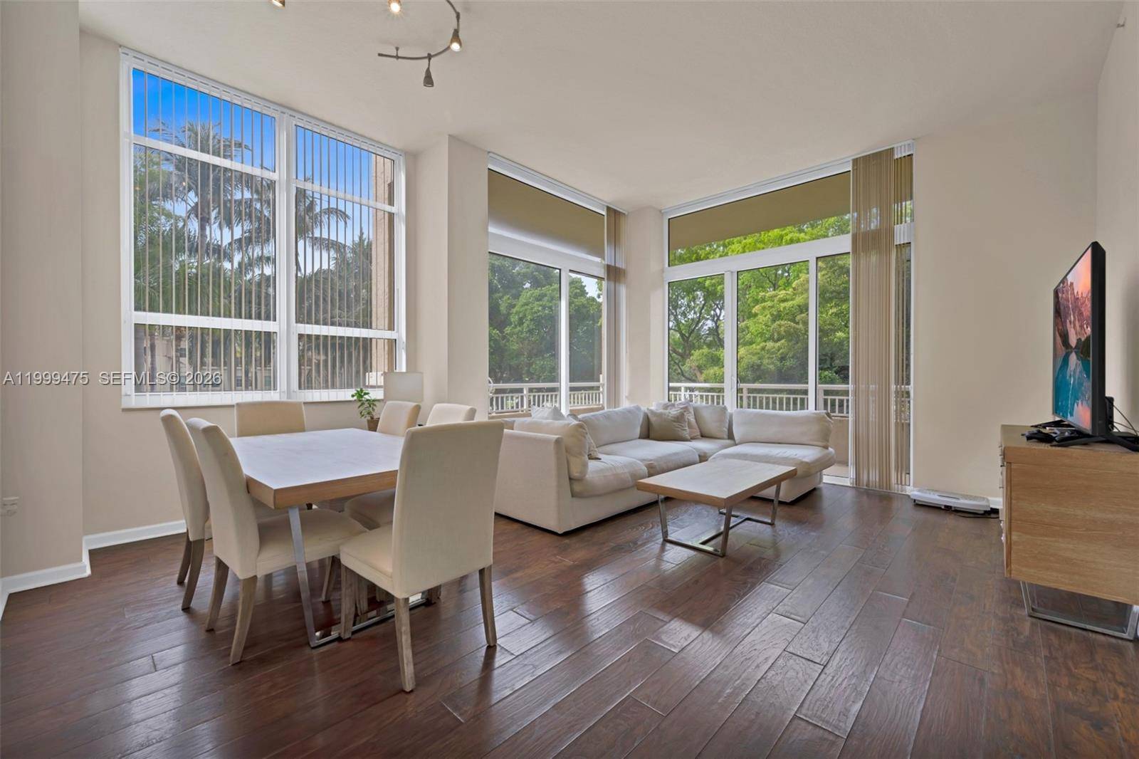 19501 W Country Club DrAventura - Condo 5+ Stories,Condo condo unit 208 - picture