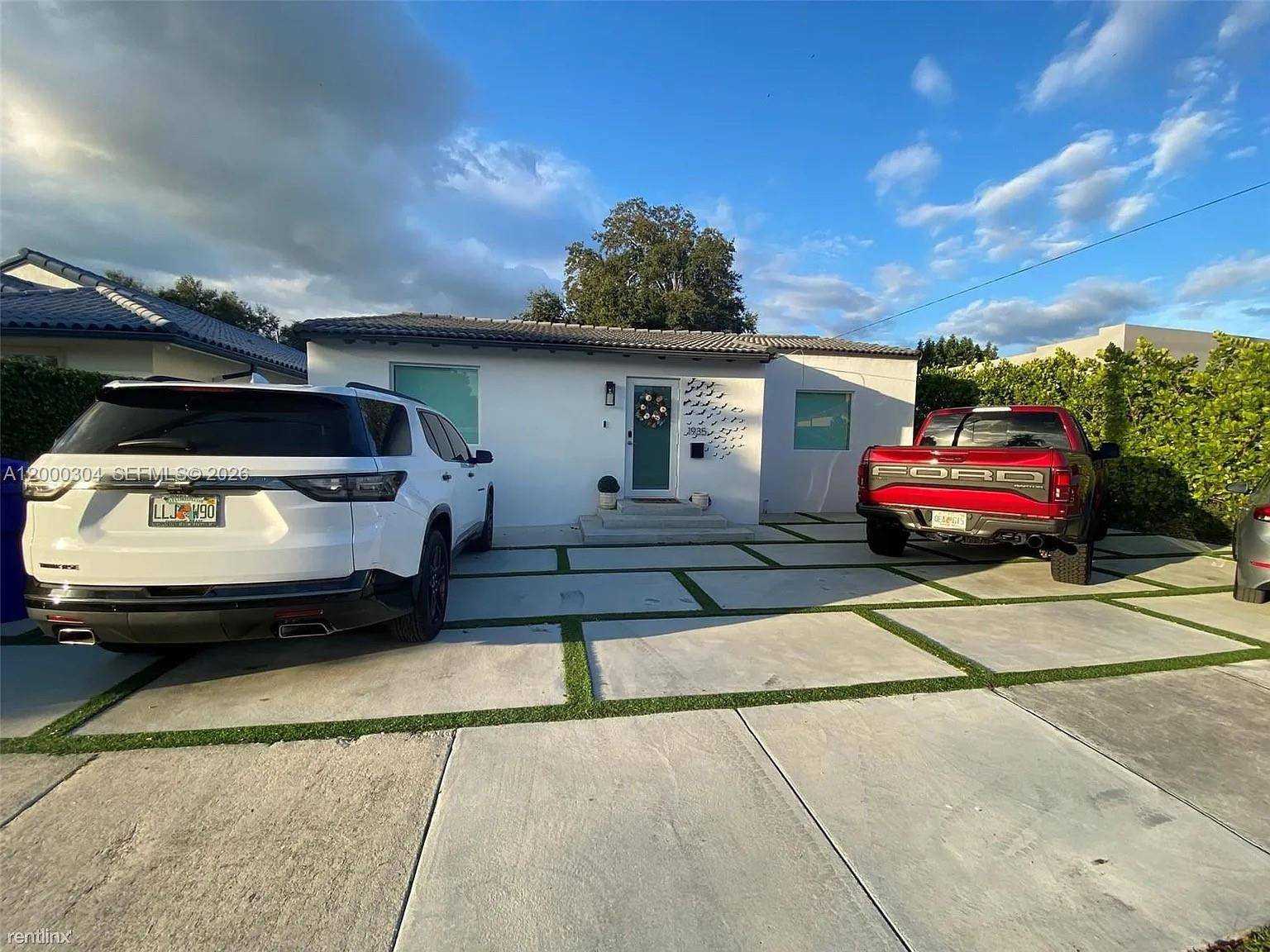 1935 SW 24th TerMiami - picture