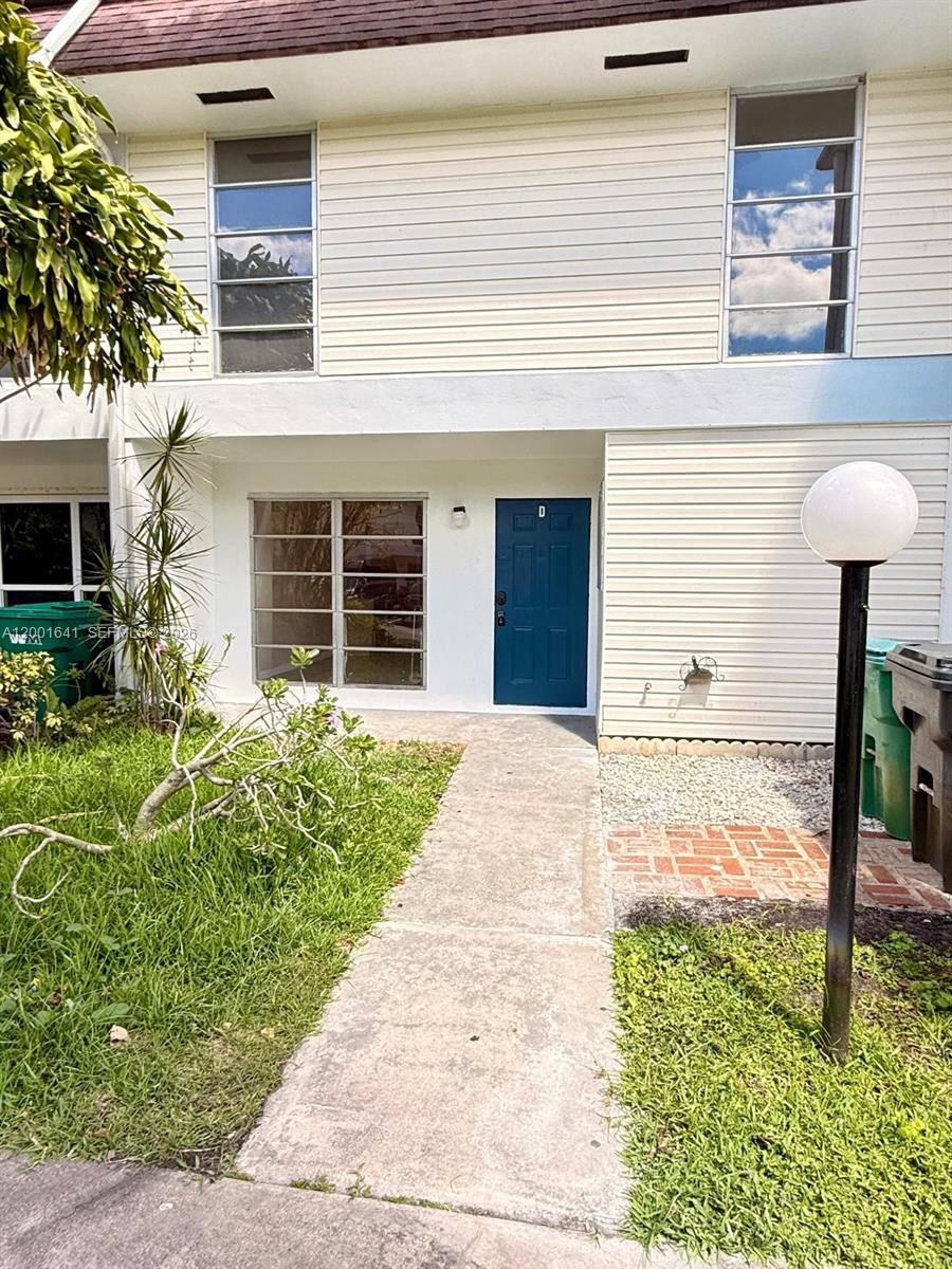 3301 Raleigh StHollywood - Townhouse/Villa-Annual,Townhouse condo unit 4D - picture