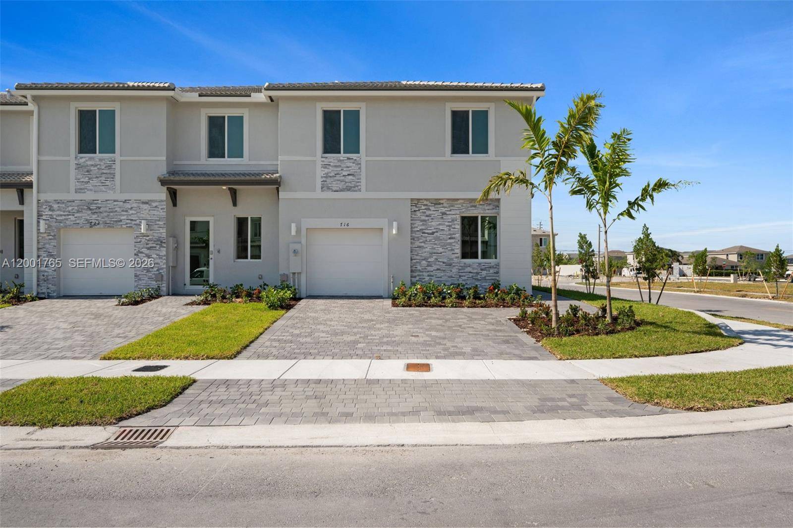 715 SE 15th StHomestead - Townhouse/Villa-Annual,Townhouse condo unit . - picture