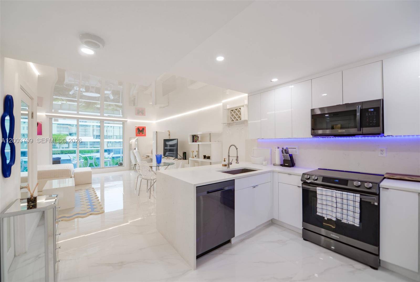 2301 Collins AveMiami Beach - Condo/Co-Op/Annual,Condo condo unit 529 - picture