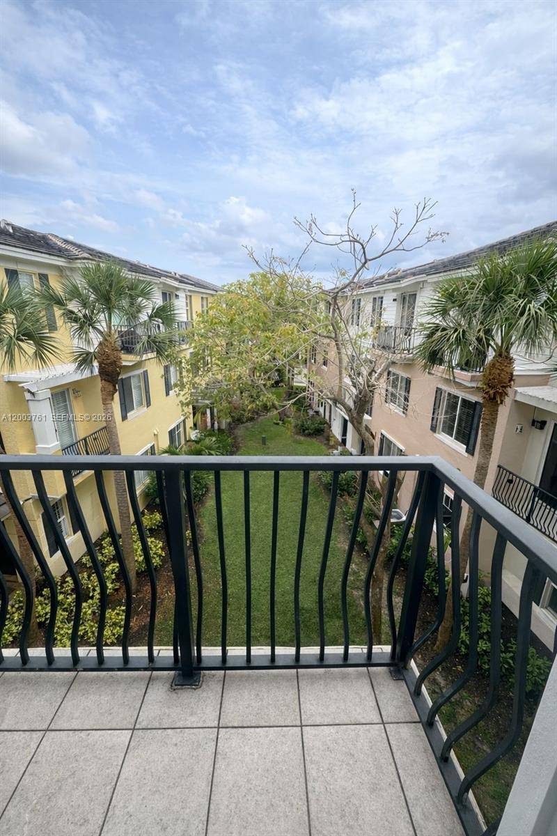 556 NW 39th CirBoca Raton - picture