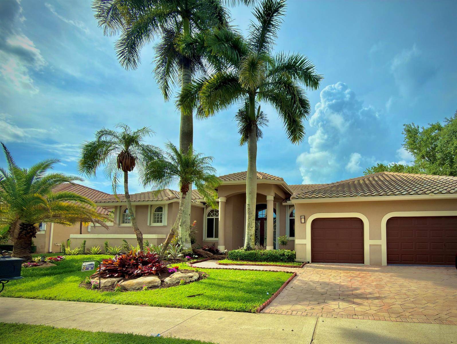 2579 MayfairWeston - picture