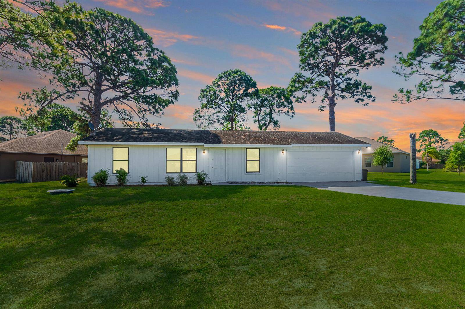 993 SW CecilPort St. Lucie - picture