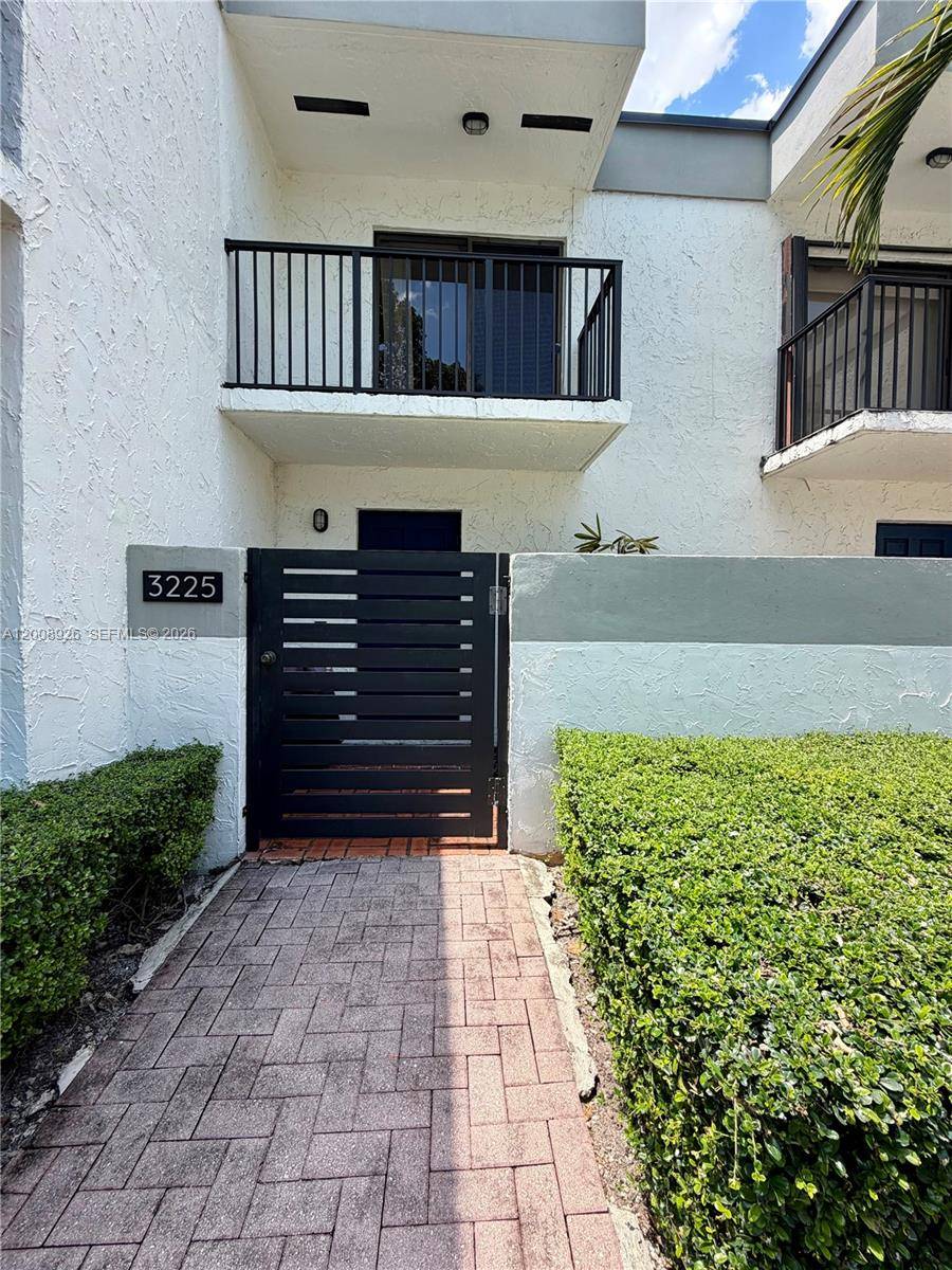 3225 Bird AveMiami - Condo/Co-Op/Annual,Condo condo unit IV3 - picture