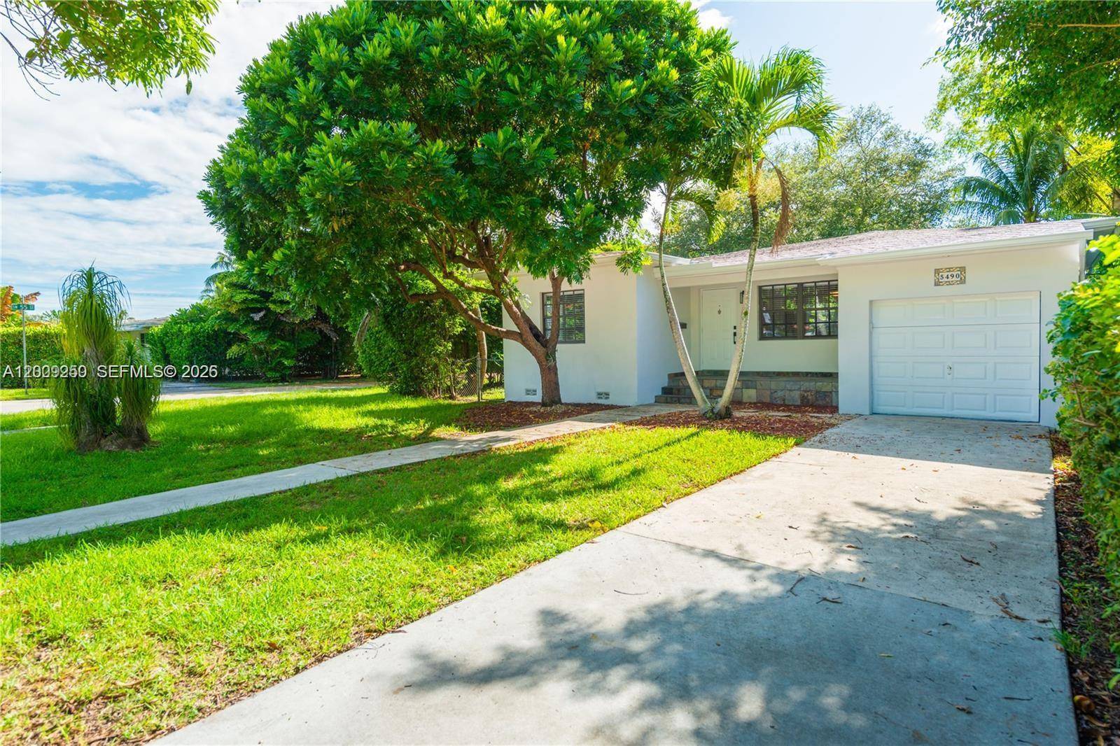 5490 SW 57 AveMiami - picture