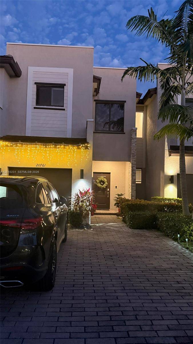 20761 NE 2nd CtMiami - picture