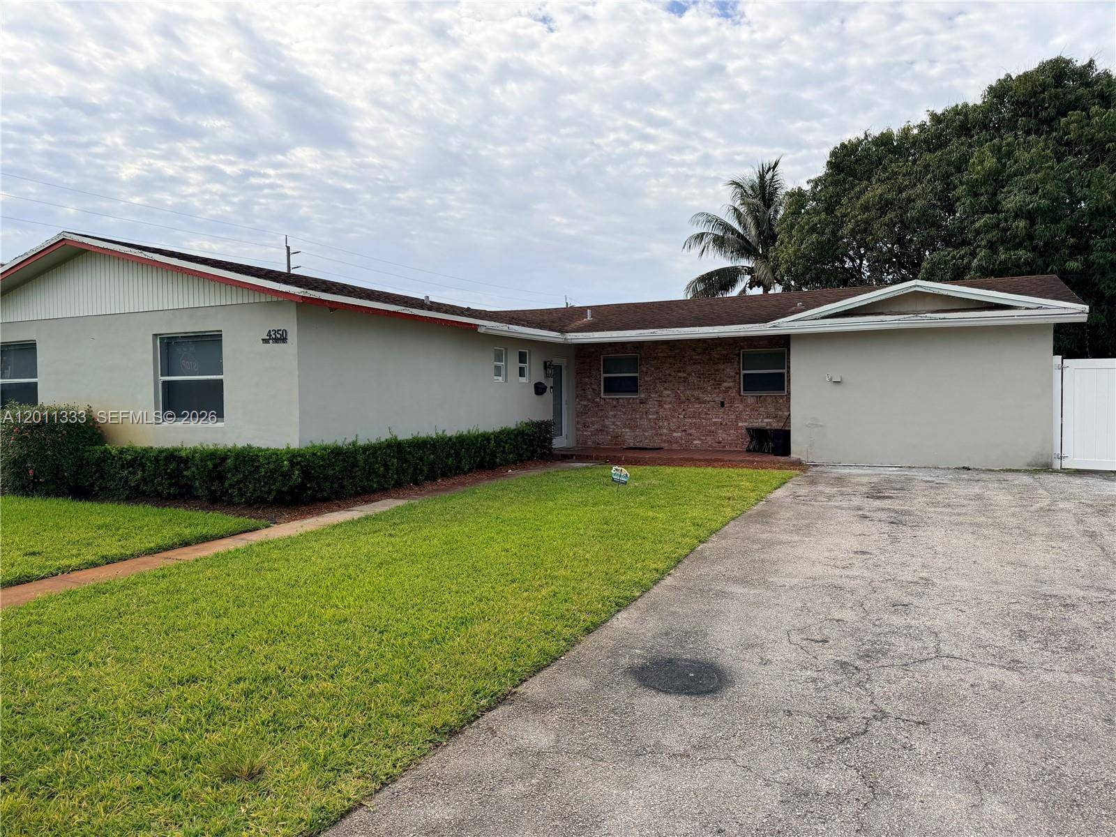 4350 NW 14th StLauderhill - picture