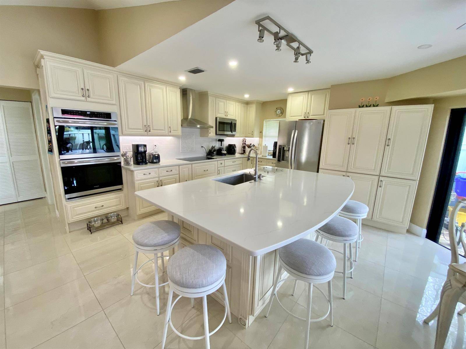 1127 E SeminoleJupiter - condo unit 13d - picture