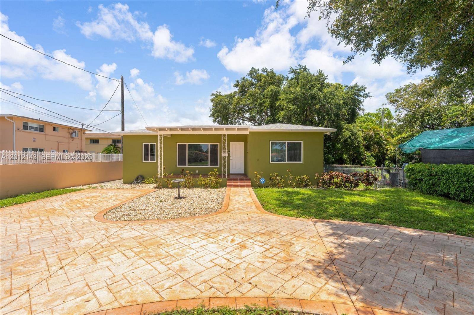 5651 NW 3rd StMiami - picture
