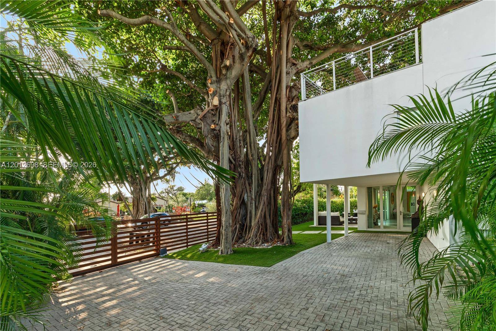 1898 SW 17th StMiami - picture
