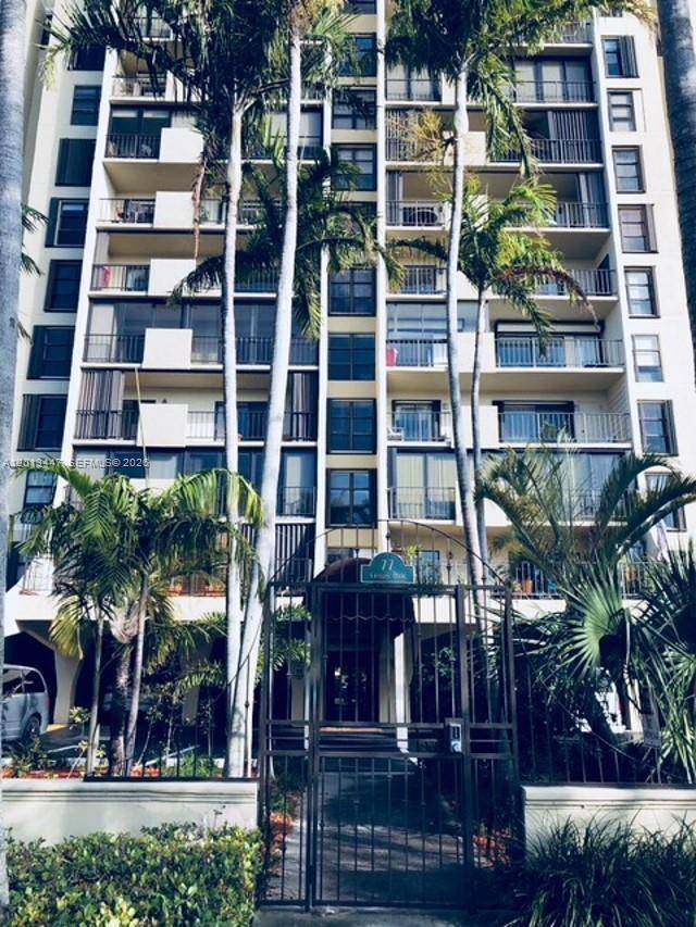77 Crandon BlvdKey Biscayne - Condo/Co-Op/Annual,Condo condo unit 2E - picture