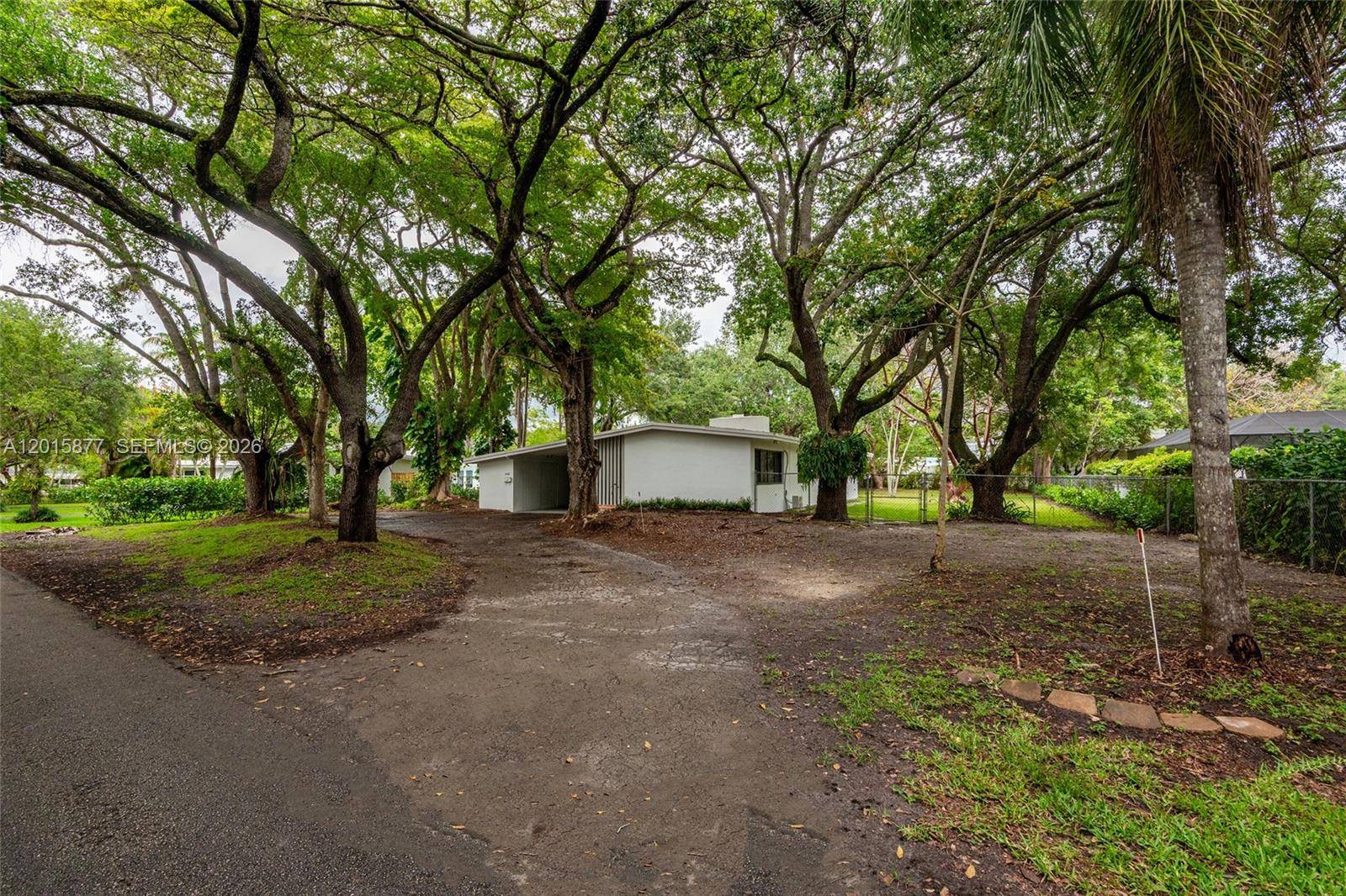 12725 SW 80th AvePinecrest - picture