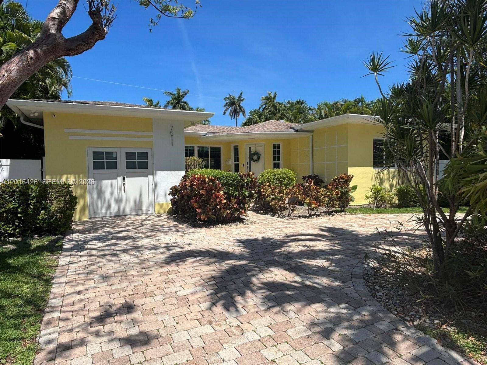 7511 Miami View DrNorth Bay Village - picture