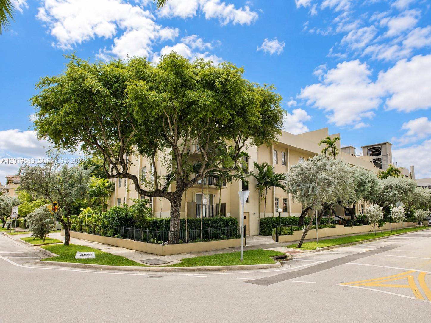 110 Salamanca AveCoral Gables - Condo/Co-Op/Annual,Condo condo unit PH - picture