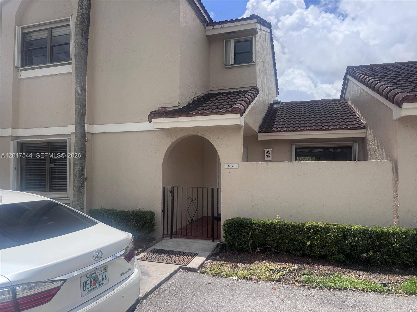 6532 NW 170th TerHialeah - picture