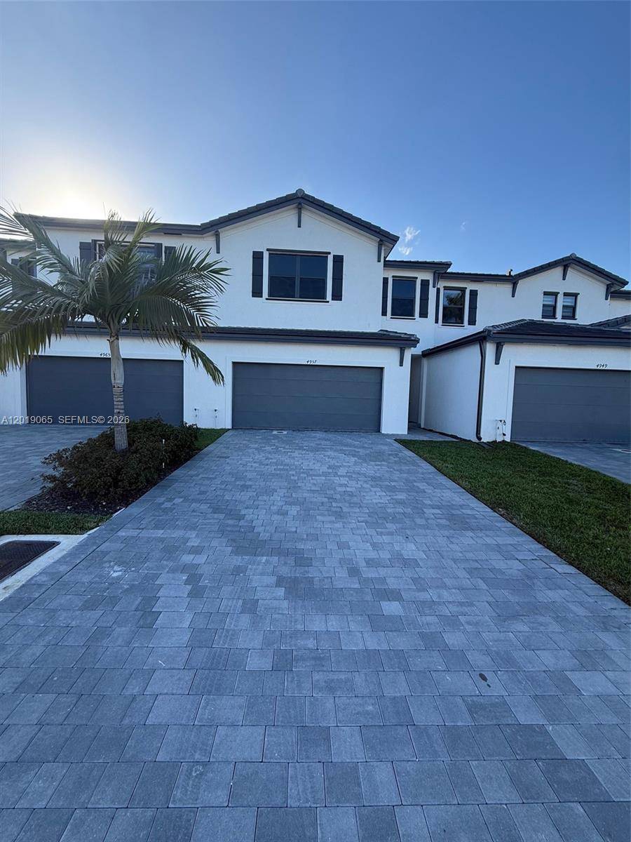 4957 Oakmont DrDania Beach - Townhouse/Villa-Annual,Townhouse condo unit 5838 - picture