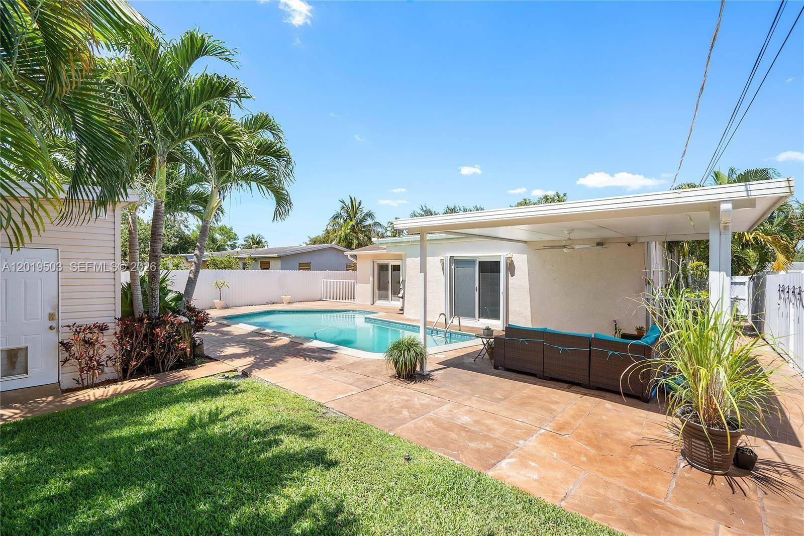 3021 N 72nd WayHollywood - picture