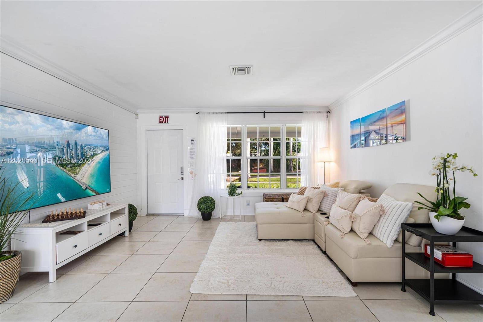 1012 N 13th TerHollywood - picture
