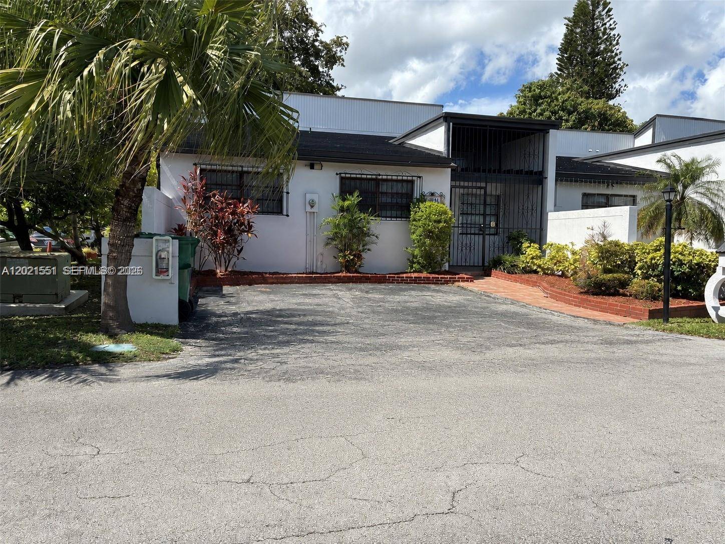 10881 SW 24th TerMiami - Single Family-Annual,House condo unit 10881 - picture