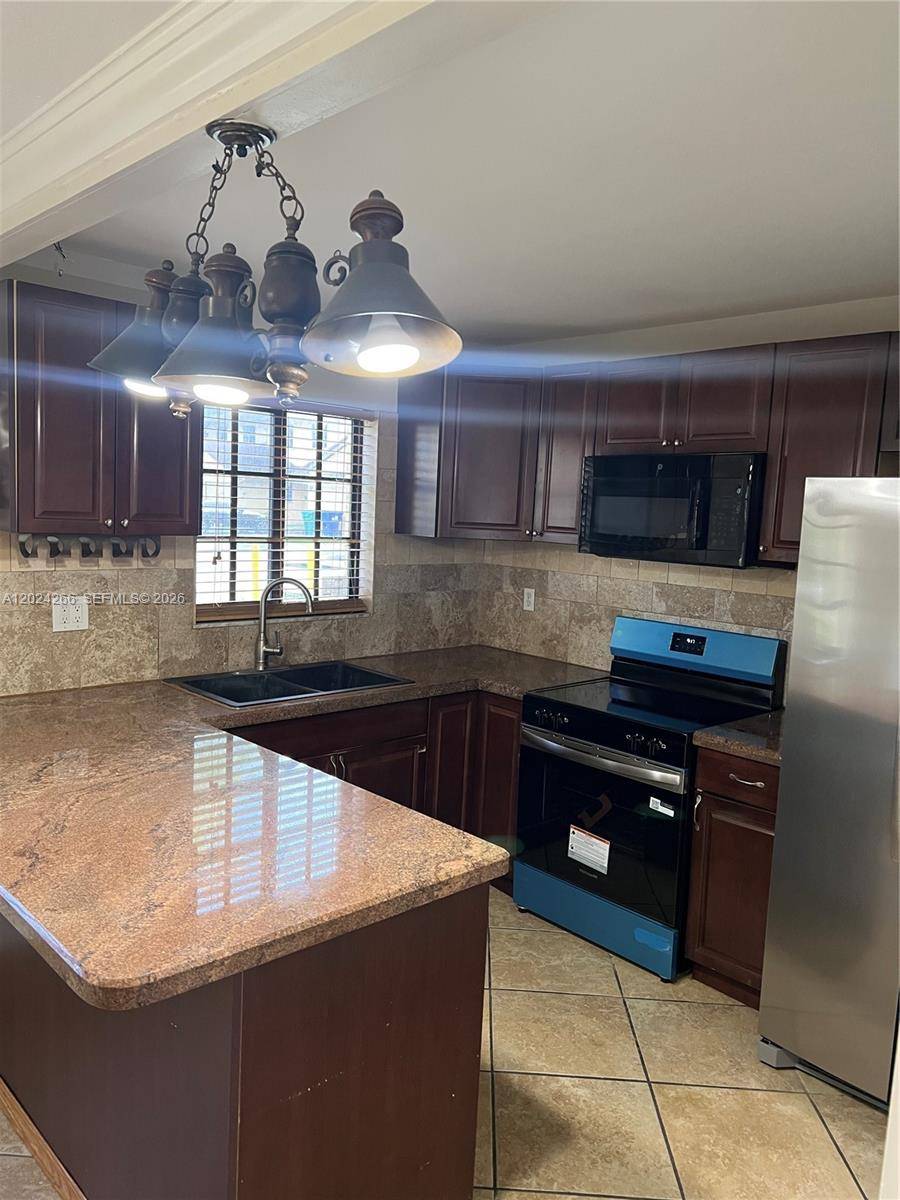1126 NE 209th TerMiami - picture
