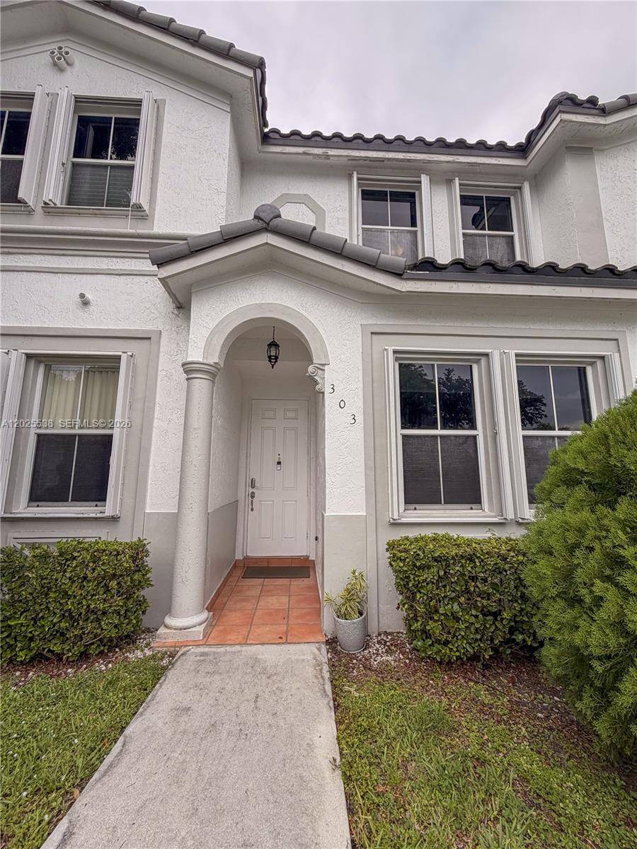 5420 NW 107th AveDoral - Townhouse/Villa-Annual,Townhouse condo unit 303 - picture
