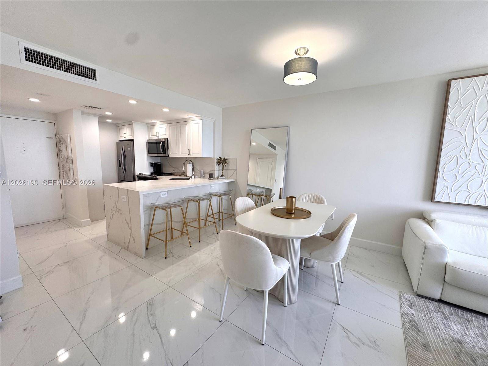 2899 Collins AveMiami Beach - Condo/Co-Op/Annual,Condo condo unit 1037 - picture