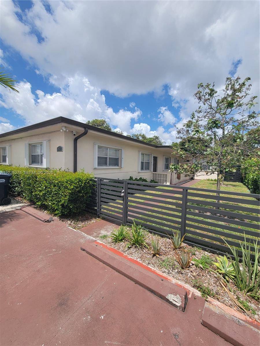1052 SW 79th AveMiami - Duplex/Tri/Quad-Annual,Multi Family condo unit . - picture