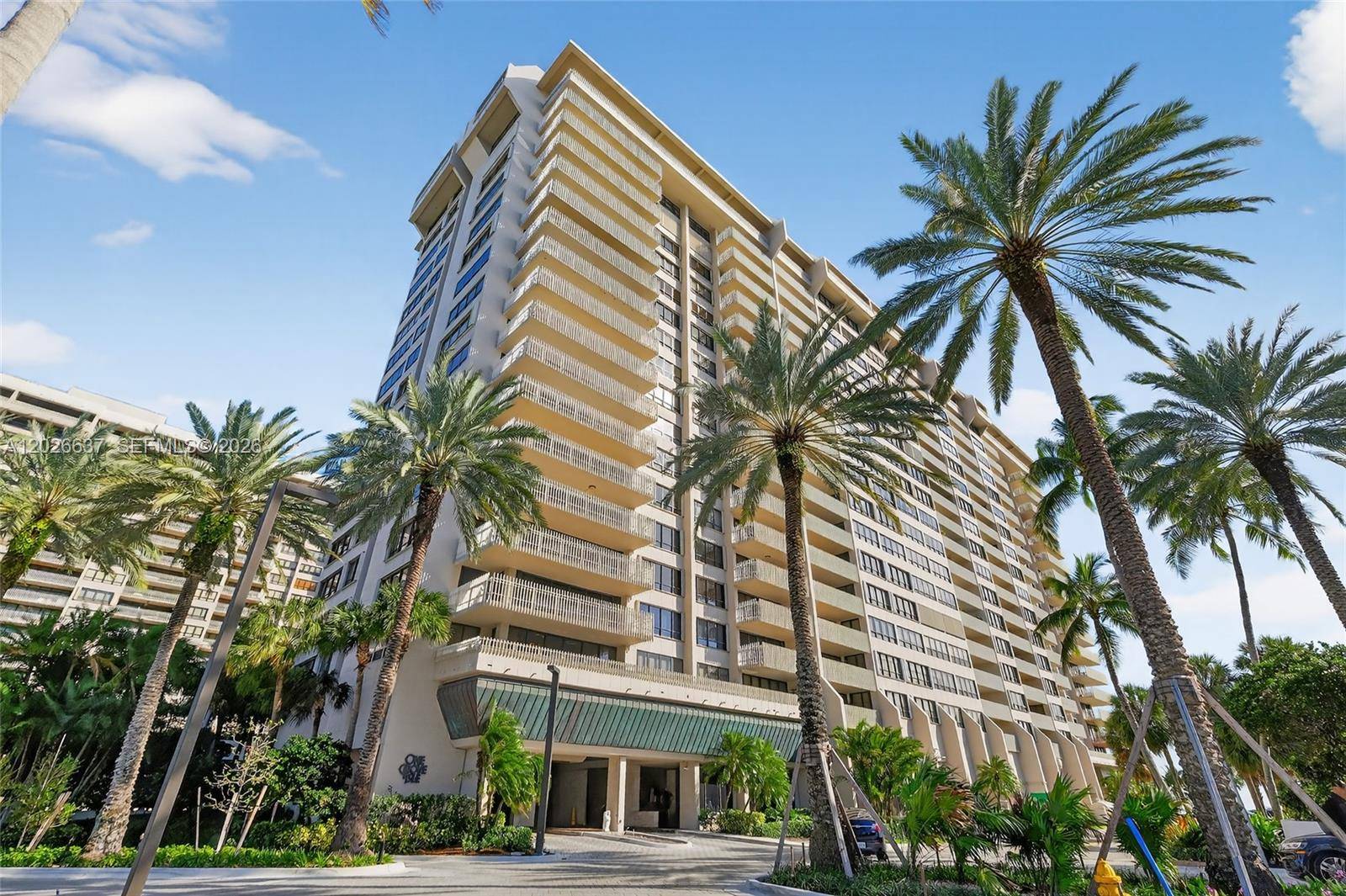 2 Grove Isle DrMiami - Condo/Co-Op/Annual,Condo condo unit B1706 - picture