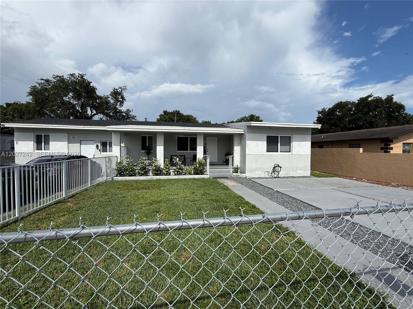 6825 NW 5th CtMiami - picture