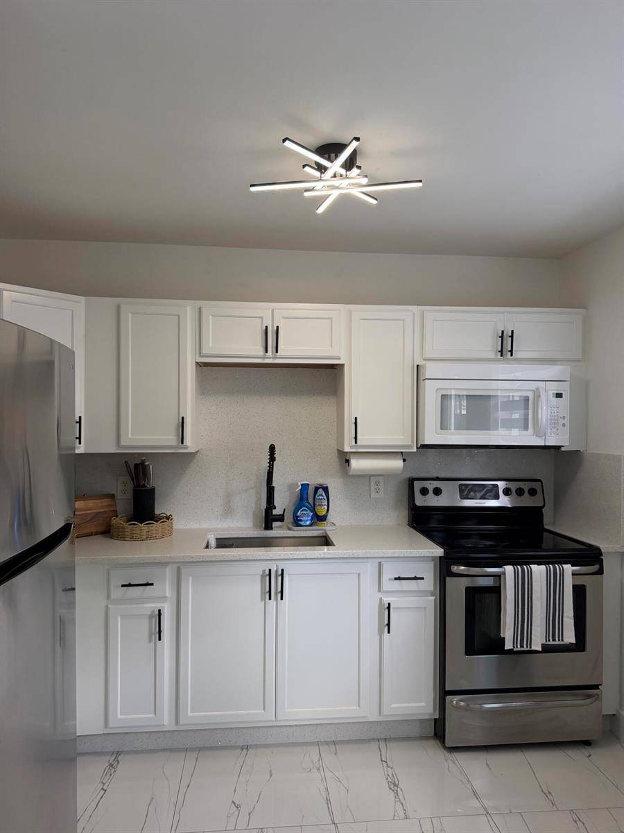 9052 FountainLake Worth - picture