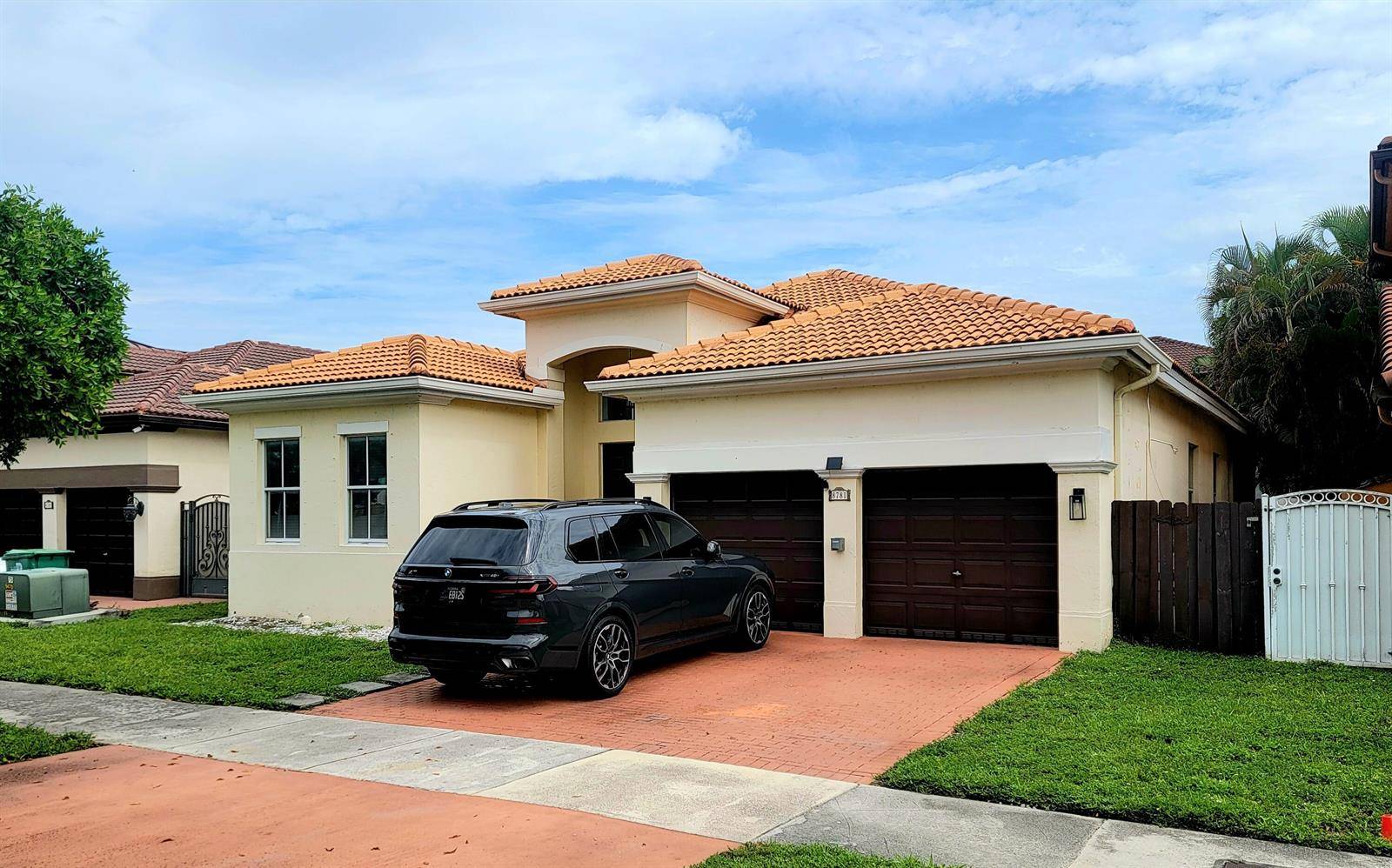 8781 NW 178thHialeah - picture