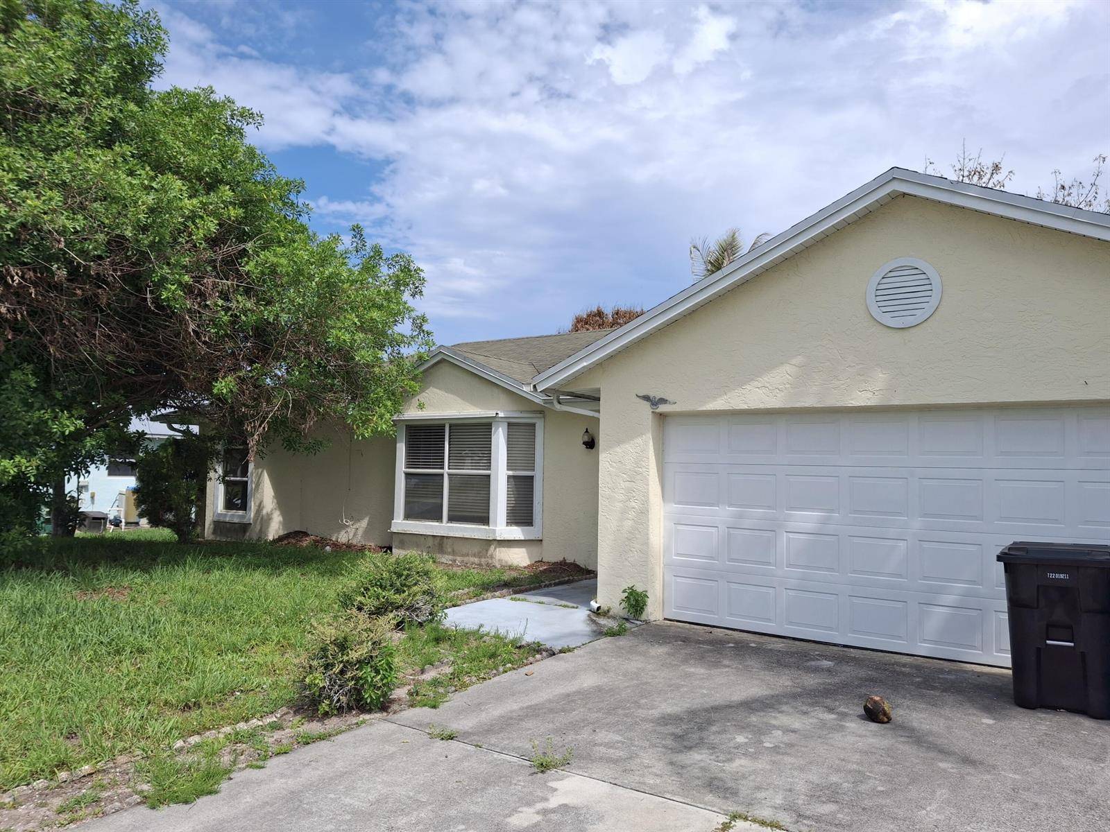 374 SW De GouveaPort St. Lucie - picture
