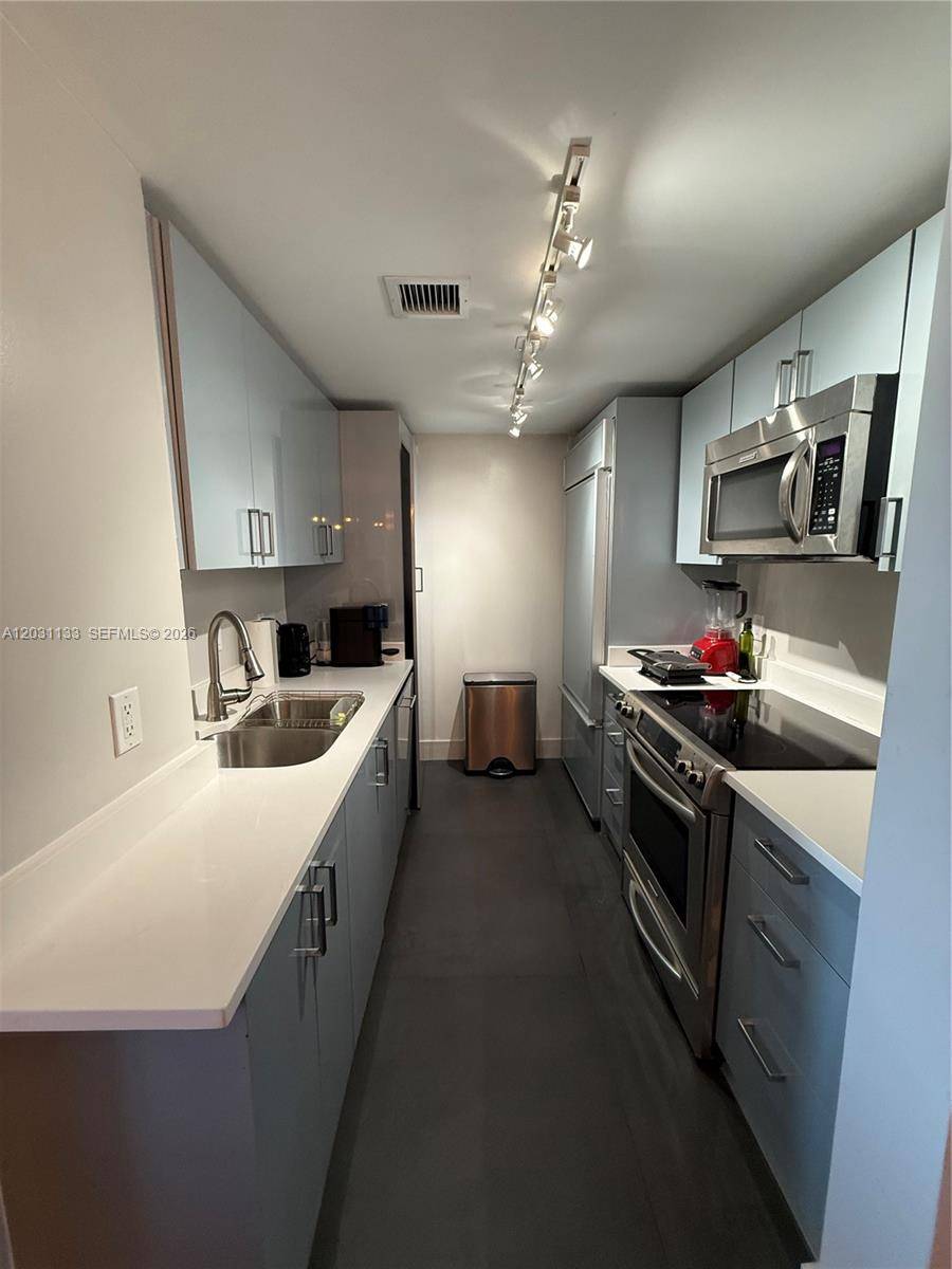 10275 Collins AveBal Harbour - Condo/Co-Op/Annual,Condo condo unit 921 - picture