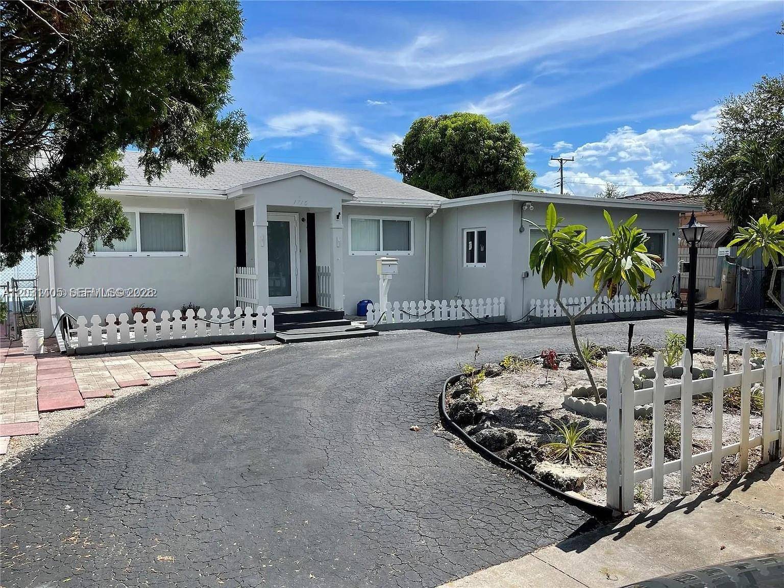 1716 Liberty StHollywood - picture
